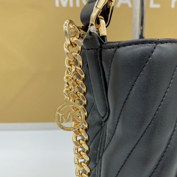 MICHAEL KORS SURI SMALL BUCKET XBODY BLACK - Picture 15 of 16